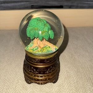 Taylor Swift willow snow globe